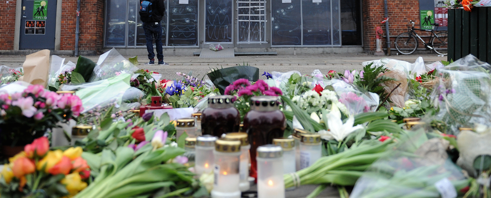 Muslime in Oslo versammeln sich um eine Synagoge und beschützen ihre jüdischen Glaubensbürger.