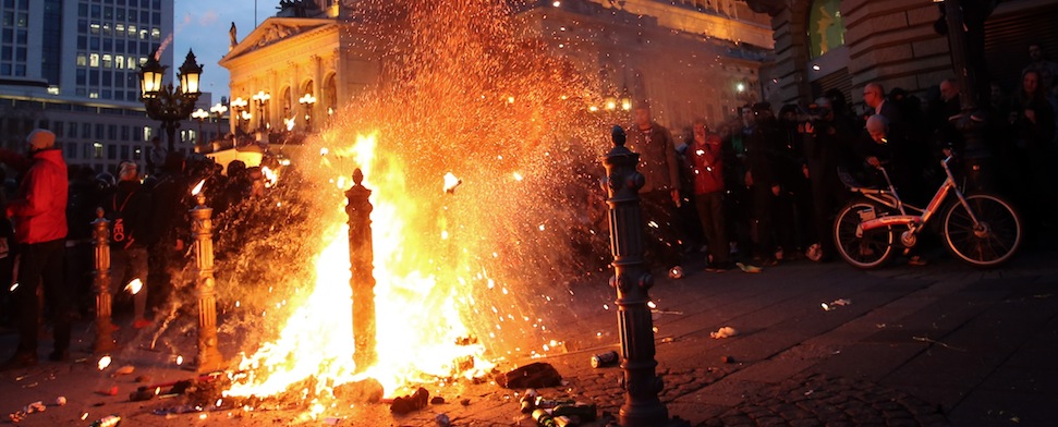 Blockupy: Bei der Eröffnung des EZB-Hochhauses geraten militante Kapitalismuskritiker mit der Polizei aneinander. Und am Abend wird erneut demonstriert