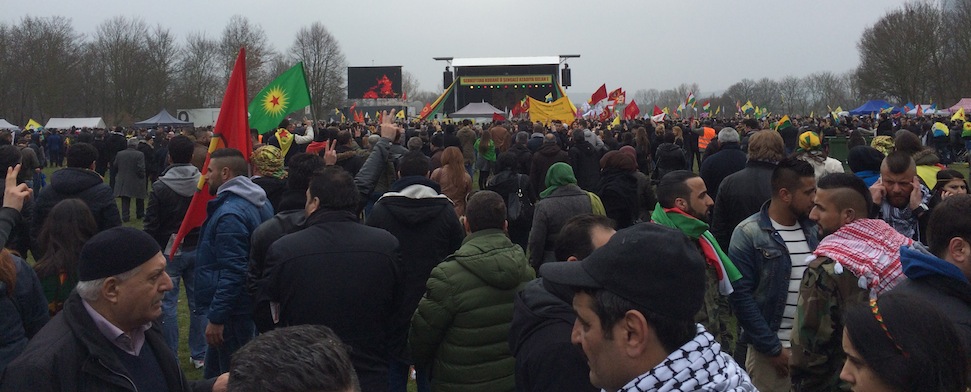 In Bonn feierten am Samstag mehr als 17.000 Menschen das kurdische Neujahrsfest Newroz. Im Fokus stand ein Brief über die Zukunft des Friedensprozess.