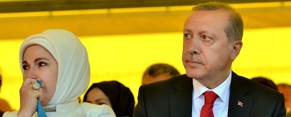 Erdoğan reiste am Mittwoch zusammen mit einer Delegation türkischer Unternehmer und seiner Frau nach Albanien. Auf einer Veranstaltung nahe Tirana flossen sogar Tränen.
