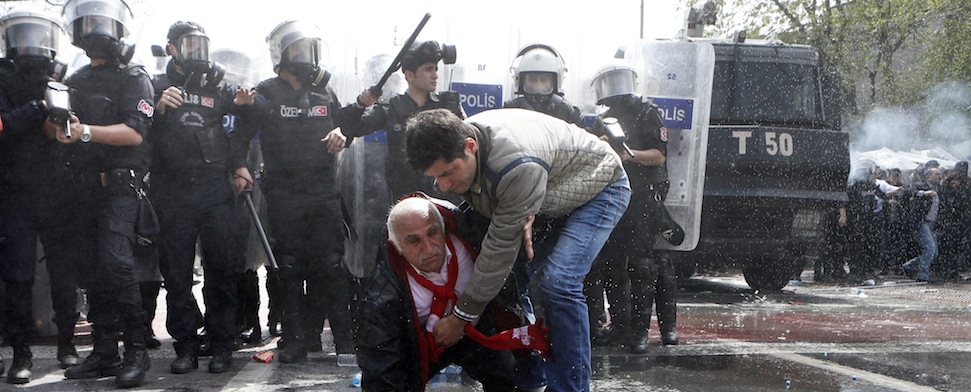 Die Istanbuler Innenstadt war im Ausnahmezustand. Mit Wasserwerfern und Tränengas ging die Polizei am 1. Mai gegen Demonstranten vor, die auf den Taksim wollten. Eine Zusammenfassung der Ereignisse.