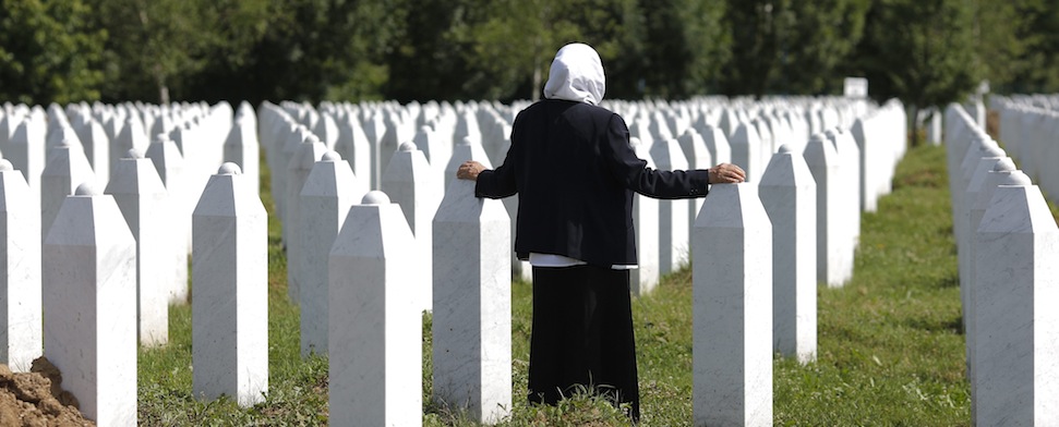 Der Ehemalige niederländische Verteidigungsminister Joris Voorhoeve behauptet, der Massenmord in Srebrenica wurde durch ein geheimes Abkommen ermöglicht.
