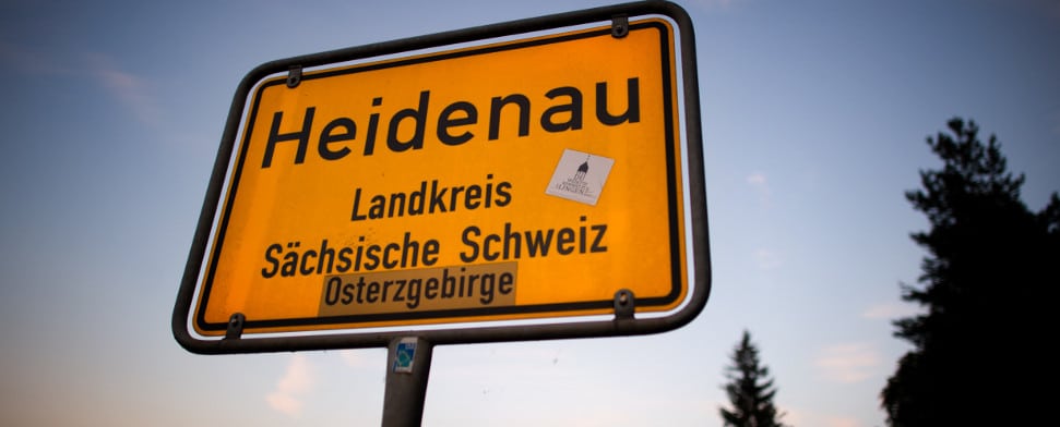 Ein Orteingangsschild der Statdt Heidenau in Sachsen, aufgenommen am 23.08.2015.