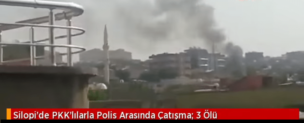 Über der südostanatolischen Kreisstadt Silopi steigt am Freitag schwarzer Rauch auf. Zuvor gab es in zwei Nachbarschaften bewaffnete Zusammenstöße zwischen türkischen Sicherheitskräften, kurdischen Jugendlichen und Mitgliedern der YDG-H.