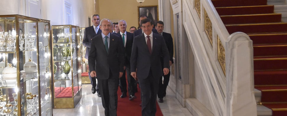 Ahmet Davutoğlu, Kemal Kılıçdaroğlu, Ömer Çelik und Haluk Koç nach den gescheiterten Koalitionsverhandlungen