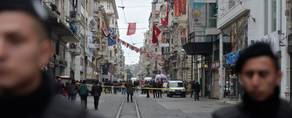 Polizisten nach Anschlag in Istanbul