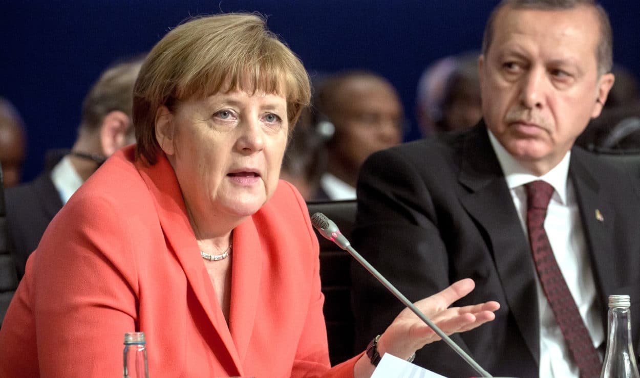 Bundeskanzlerin Angela Merkel und der türkische Staatspräsident Recep Tayyip Erdoğan beim UN-Nothilfegipfel in Istanbul