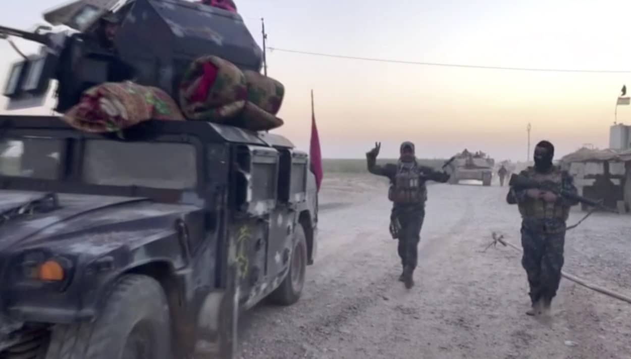Das Standbild aus einem Video zeigt irakische Soldaten am 16.10.2017 im Qatash-Gebiet südlich von Kirkuk (Irak). Irakische Truppen sind nach Angaben des Staatsfernsehens in von den kurdischen Peschmerga-Einheiten kontrollierte Gebiete der irakischen Provinz Kirkuk eingedrungen