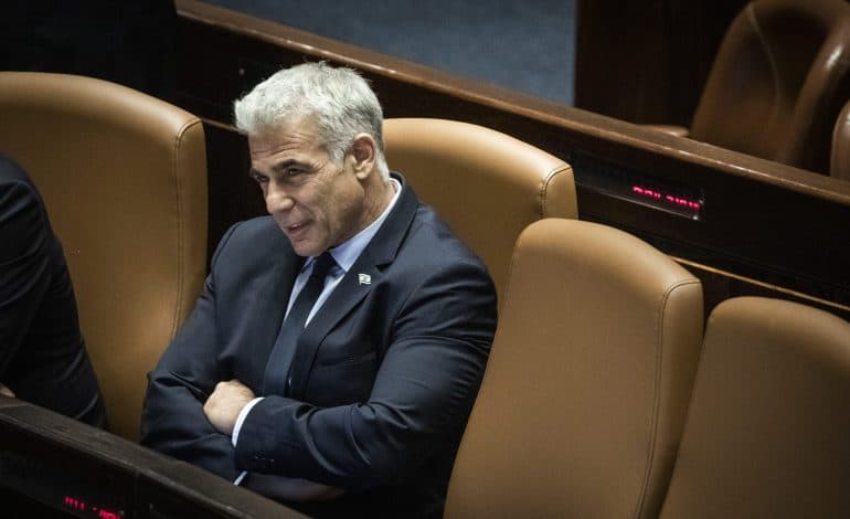 Vor Biden-Besuch im Nahen Osten: Abbas trifft Gantz und telefoniert mit Lapid