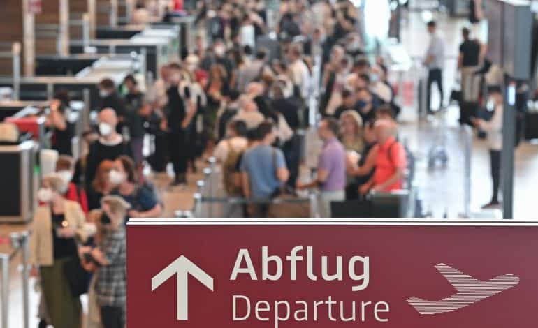 reiseverkehr am flughafen ber