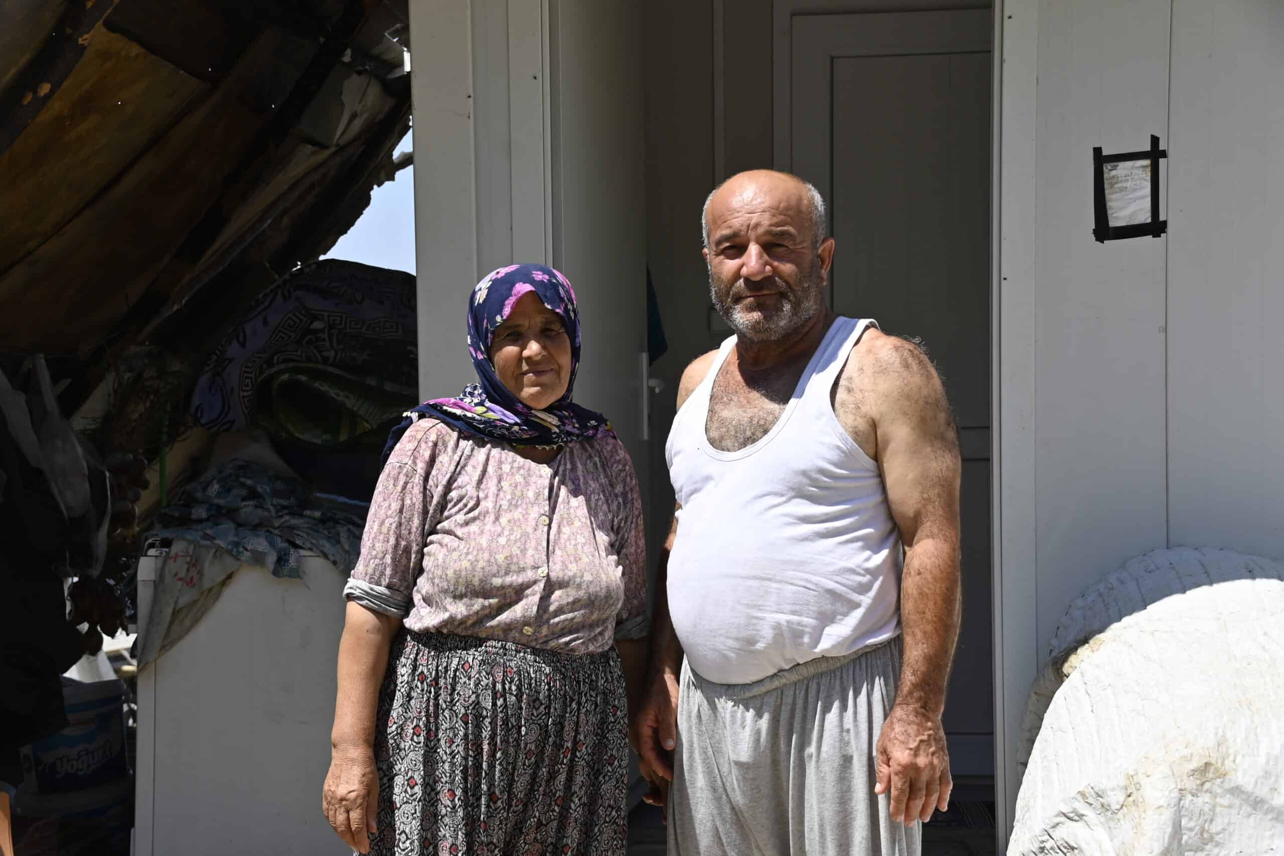 Ein vom Feuer zerstörtes türkisches Dorf baut sich neu auf