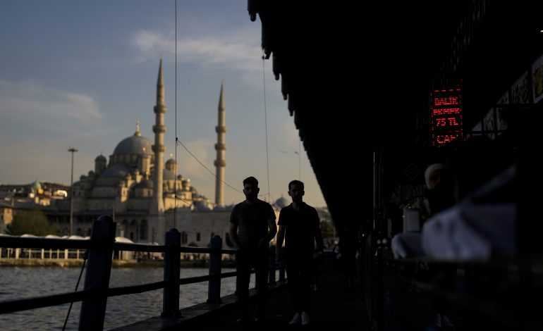 Studie: Mehrheit junger Türken will ins Ausland