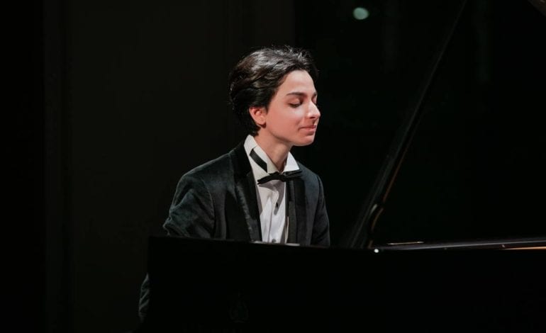 Im Ausland: Türkisches Piano-Talent Can Saraç gewinnt renommierten Preis