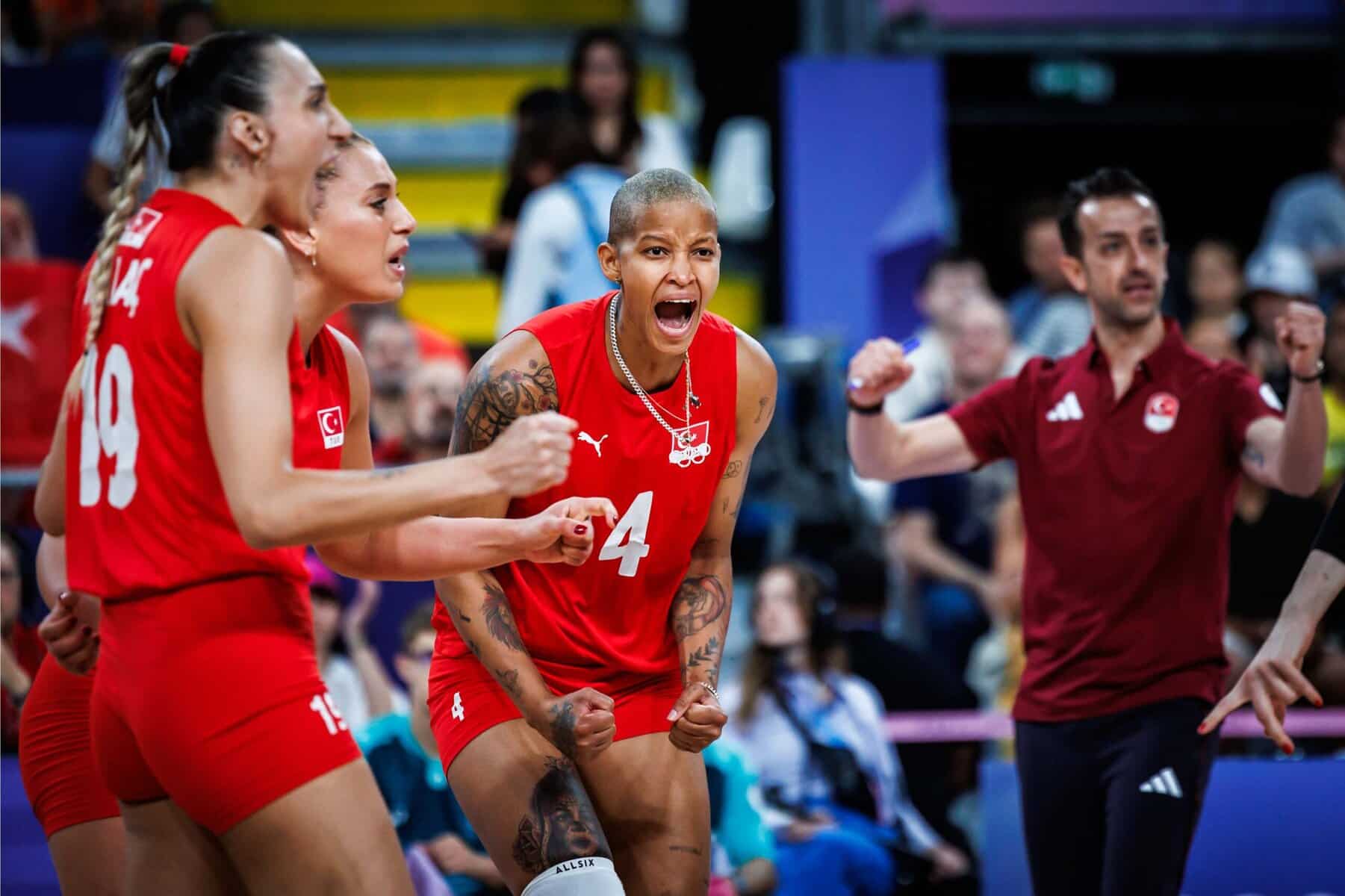 Starkes Comeback bei Olympia: Türkische Volleyballerinnen starten „Mission Gold“ mit einem Sieg