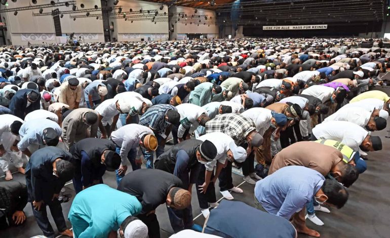 „Liebe für alle, Hass für keinen“: 50.000 Menschen zu Ahmadiyya-Konferenz erwartet