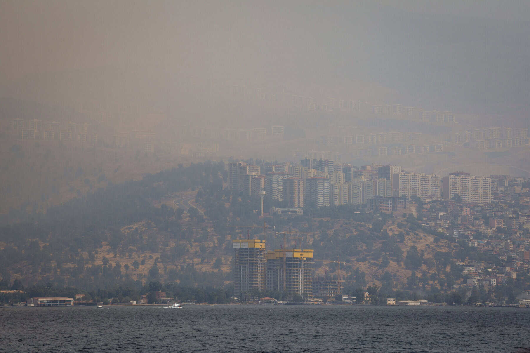 Schwere Waldbrände in Izmir und Umgebung: Tausende müssen evakuiert werden