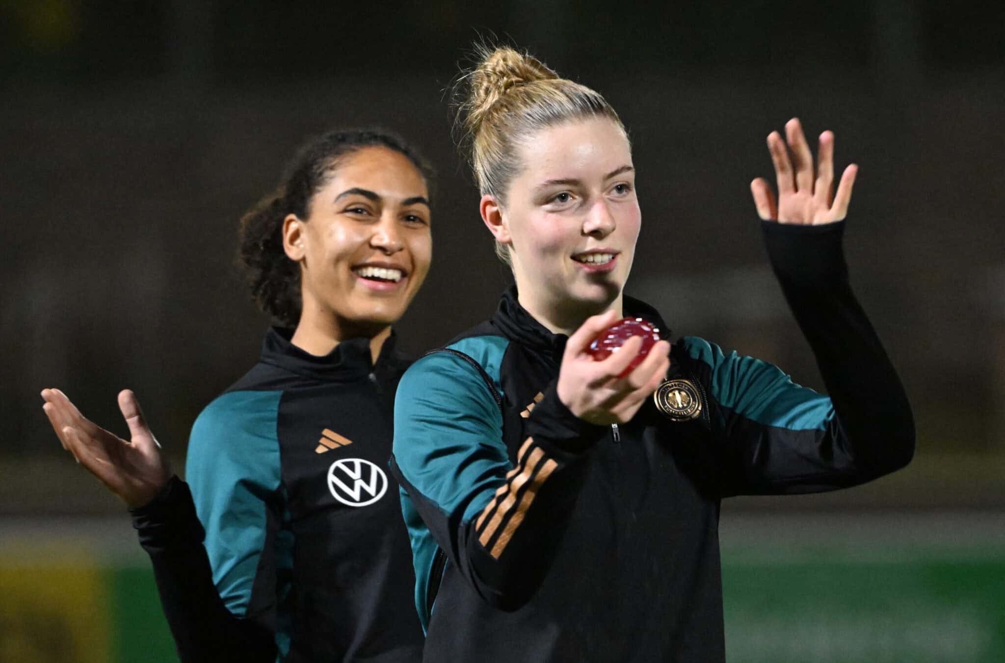 Nationalspielerin Alara Şehitler verlängert beim FC Bayern