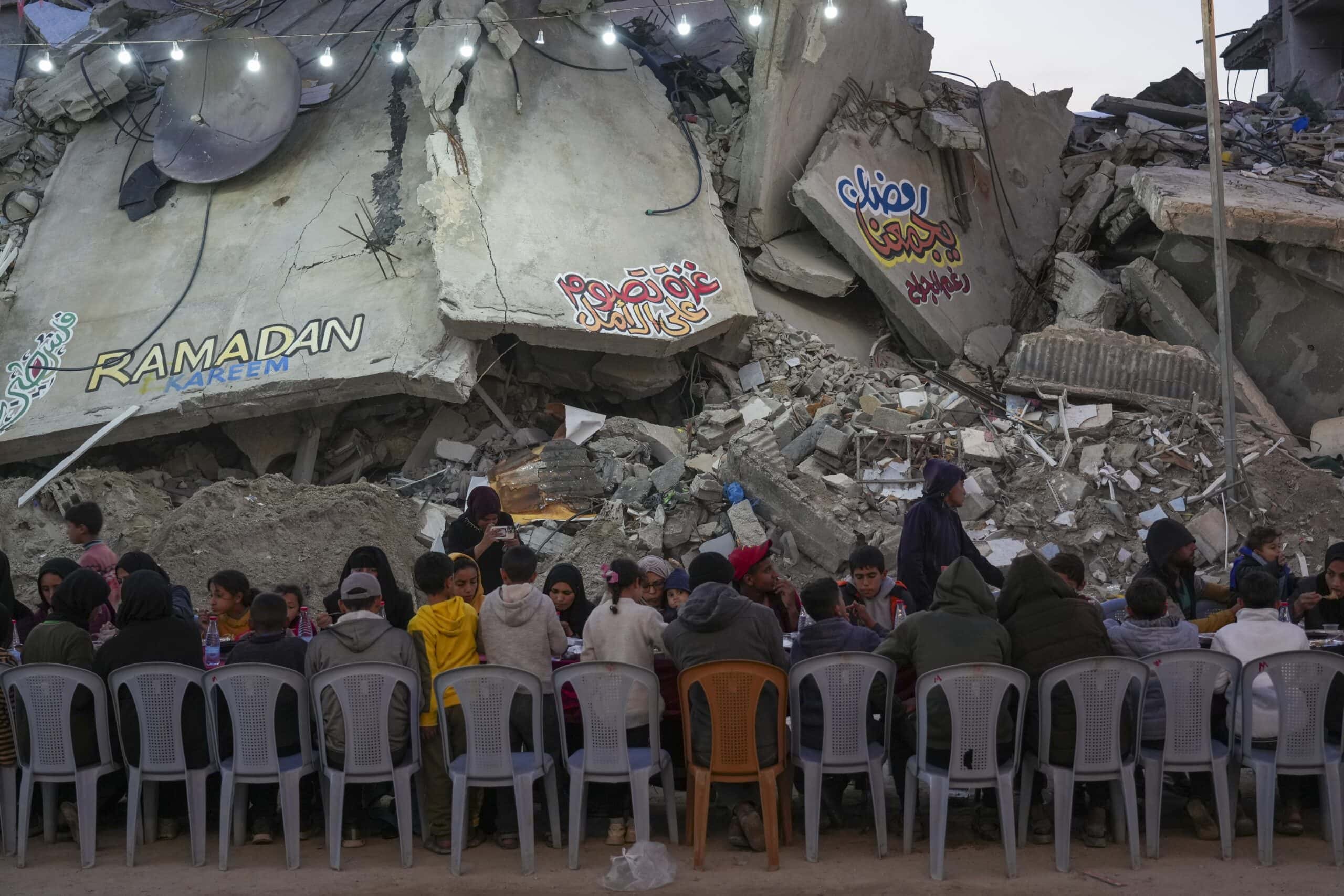 Beißender Rauch statt süßer Duft: Wie in Gaza das Ramadanfest „gefeiert“ wird