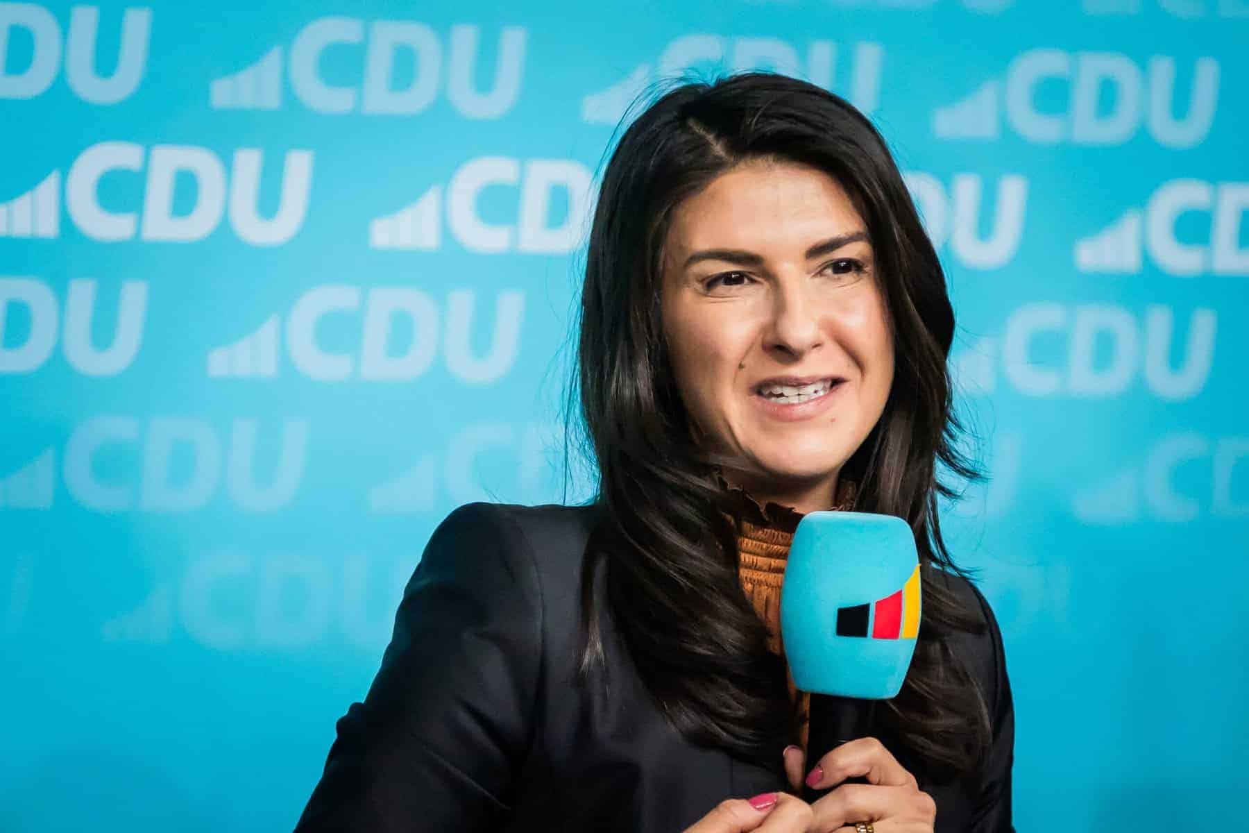 Serap Güler: CDU-Politikerin mit türkischen Wurzeln wird Staatsministerin