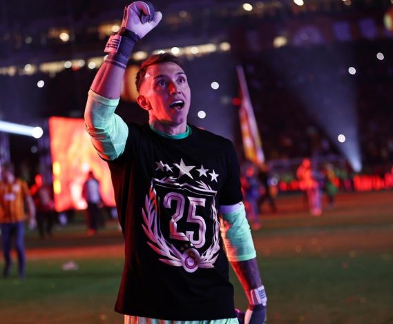 Galatasaray holt Double und trägt als erster Klub fünften Stern