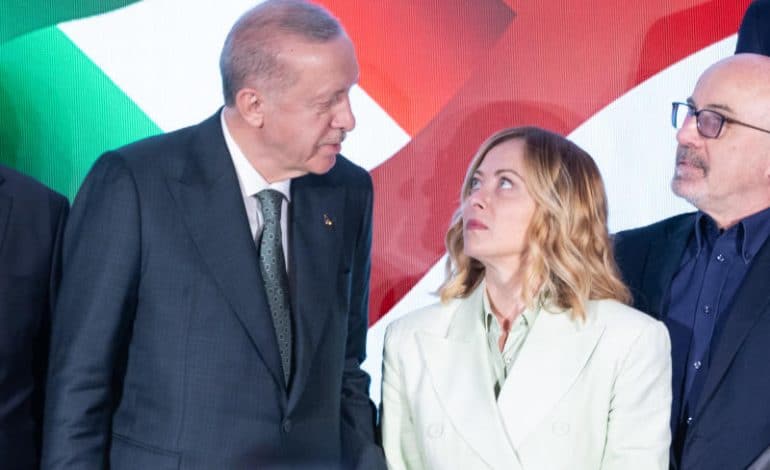 Meloni-Lob für Flüchtlingspolitik bringt Erdoğan in Erklärungsnot