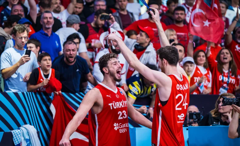 Basketball: Türkei fegt Griechenland vom Platz – Deutschland wartet im Finale