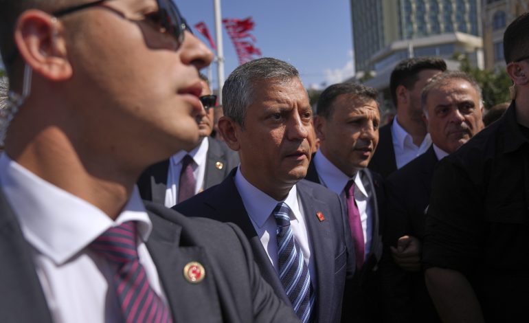 Türkei: CHP-Chef droht Absetzung – Prozess vertagt