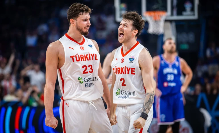 Basketball: Türkei besiegt Mitfavorit Serbien – Achtelfinalgegner steht fest