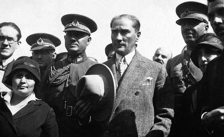 Hundert Jahre Kopfsache – der türkische Streit um einen Hut