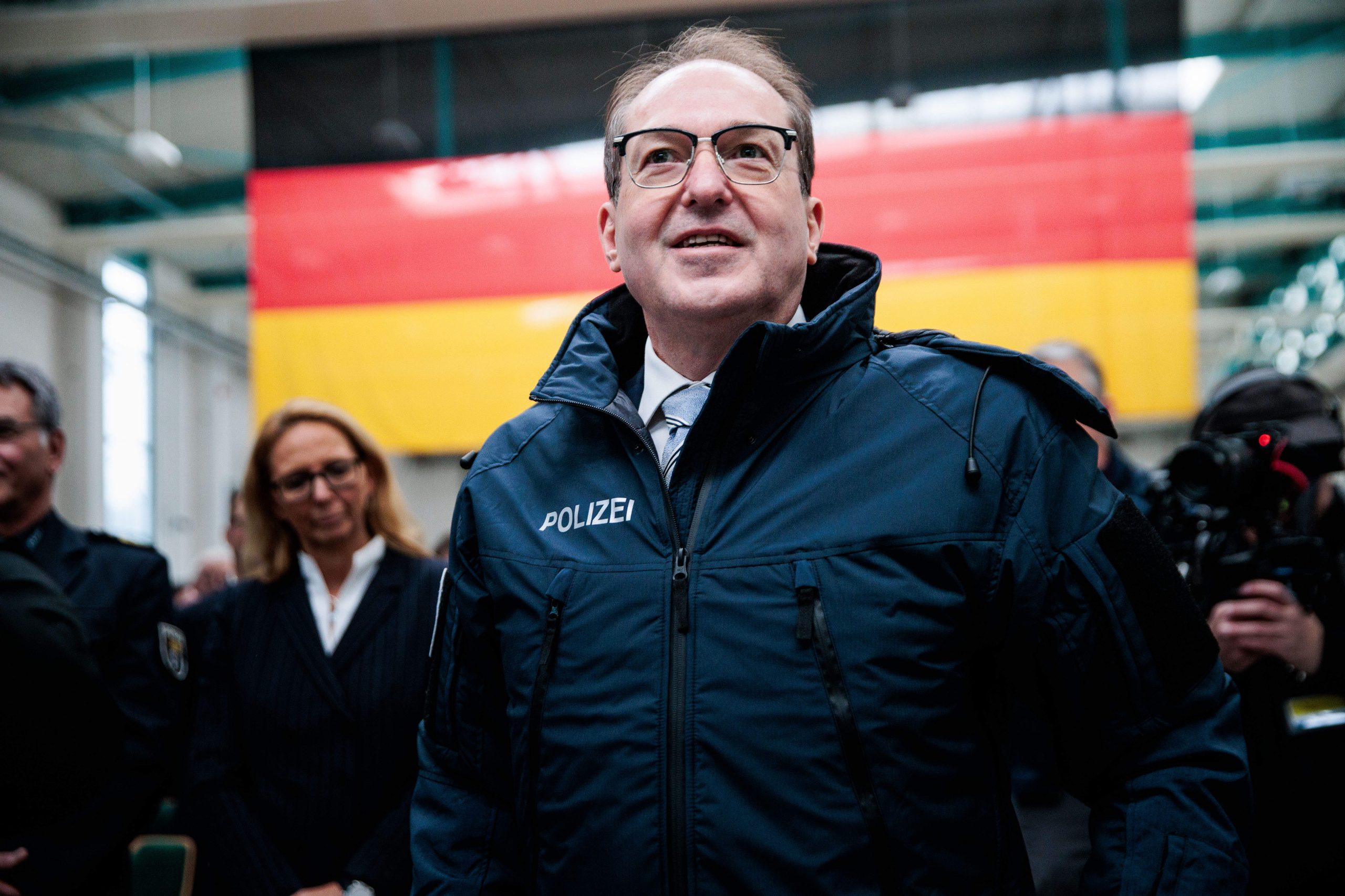 innenminister dobrindt stellt drohnenabwehr in dienst