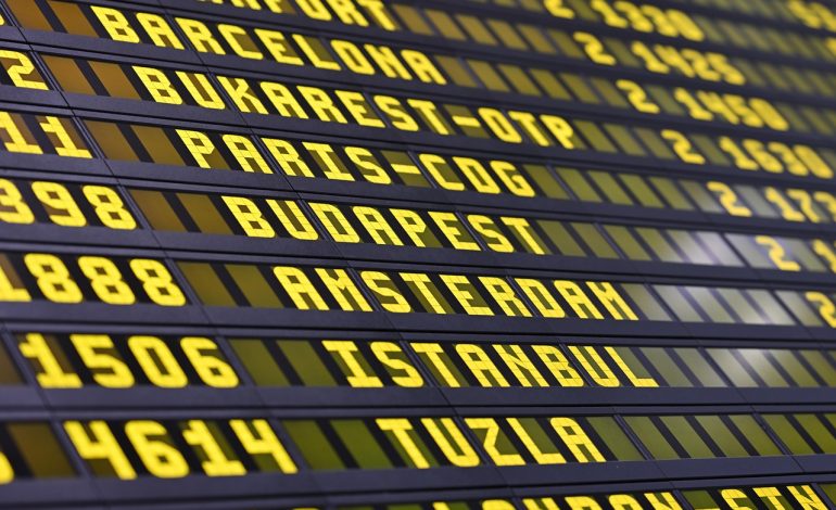 Urteil und Entschädigung: Kontrolleurin am Flughafen darf Kopftuch tragen