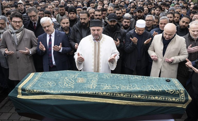 trauer um getöteten bahn mitarbeiter