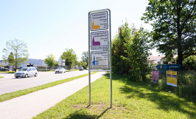 Novum in Deutschland: Offizielle Infoschilder weisen aufs Freitagsgebet hin