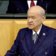 Devlet Bahceli will das PKK-Chef Öcalan ins türkische Parlament kommt und PKK Waffen niederlegt.